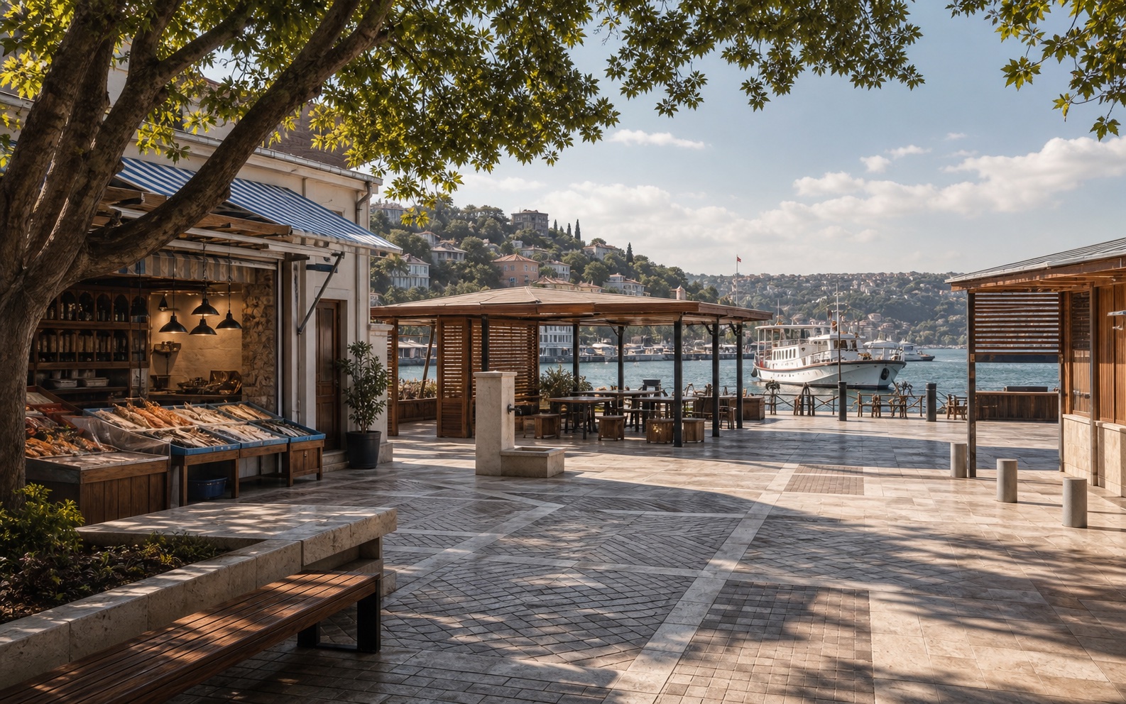 Taş döşeme, gölgelik ve ahşap kiosklarla kıyı kamusal meydanı